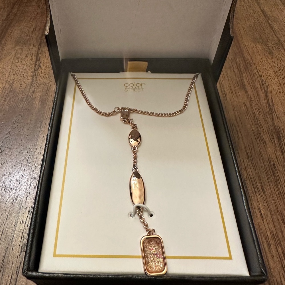 Color Street Jewelry- Tokyo Lights Inspired Necklace